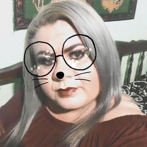 Meet your Posher, Alejandra